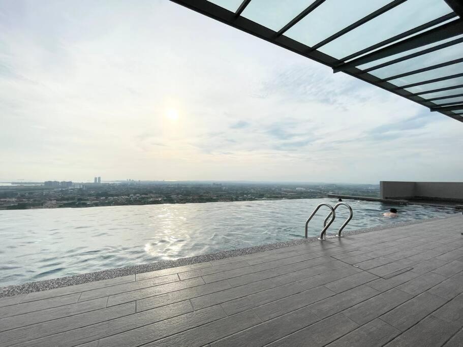 Appartement Quartz Near To Jonker Walk With Infinity Pool Cozy 3B2B à Malacca Extérieur photo