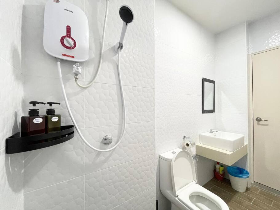 Appartement Quartz Near To Jonker Walk With Infinity Pool Cozy 3B2B à Malacca Extérieur photo