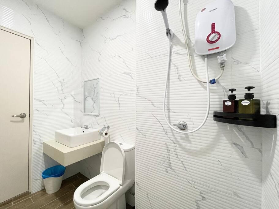 Appartement Quartz Near To Jonker Walk With Infinity Pool Cozy 3B2B à Malacca Extérieur photo