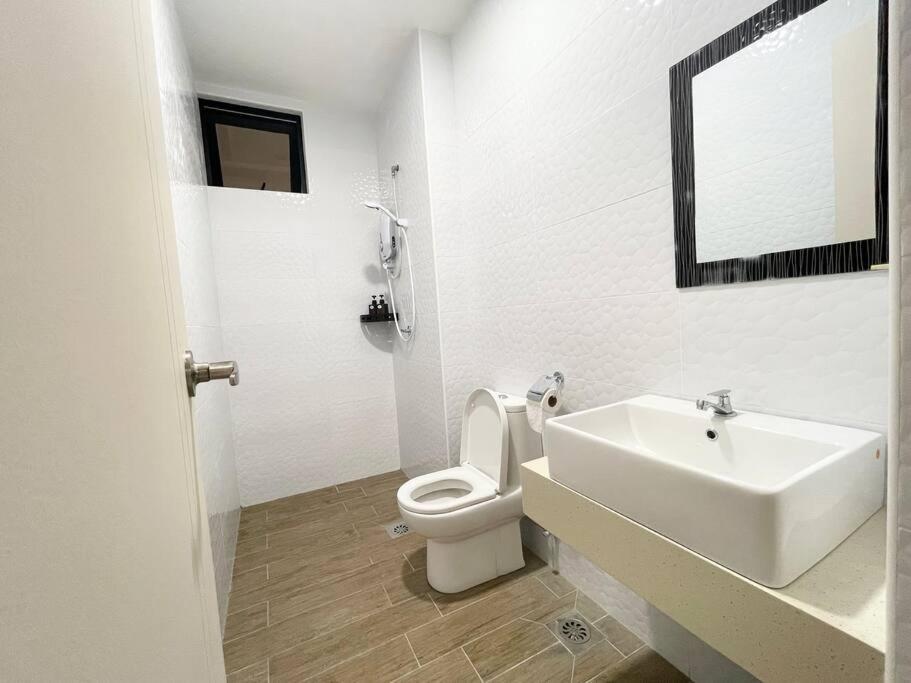 Appartement Quartz Near To Jonker Walk With Infinity Pool Cozy 3B2B à Malacca Extérieur photo