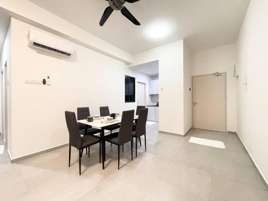 Appartement Quartz Near To Jonker Walk With Infinity Pool Cozy 3B2B à Malacca Extérieur photo