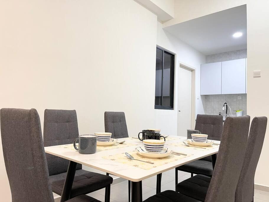 Appartement Quartz Near To Jonker Walk With Infinity Pool Cozy 3B2B à Malacca Extérieur photo