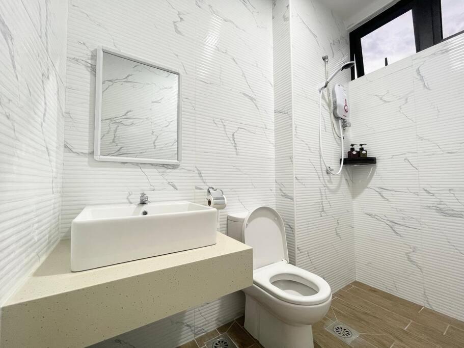 Appartement Quartz Near To Jonker Walk With Infinity Pool Cozy 3B2B à Malacca Extérieur photo